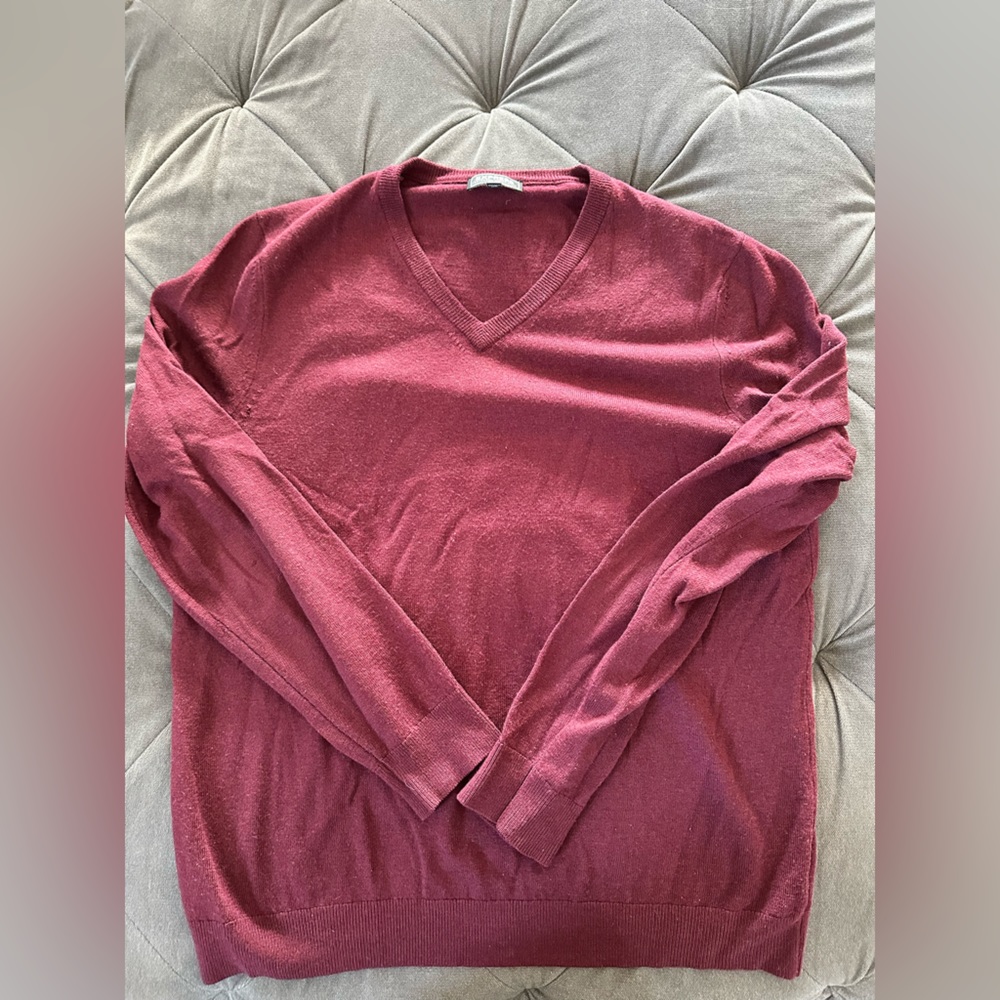 Express Merino Wool v-neck size L